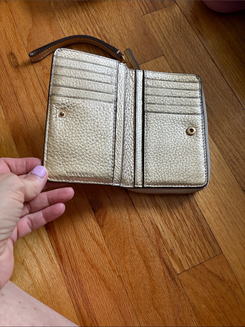 Final sale- gently used-Tory Burch Metallic Gold Pebbled Leather Wristlet - Picture 3 of 4